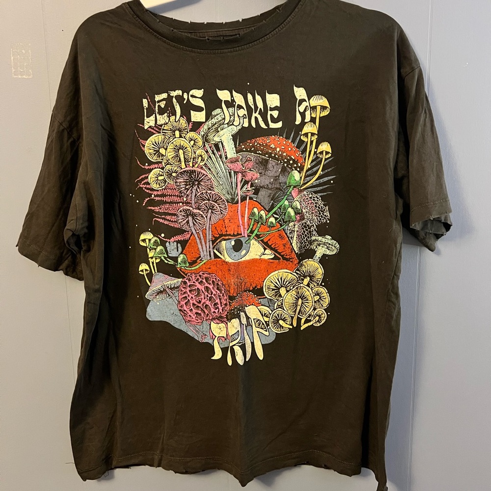 Buckle tshirt